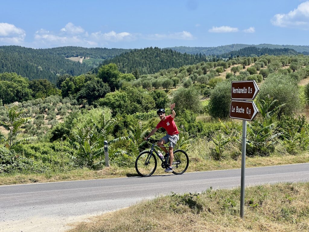 A cyclist enjoying the downhill through Chianti on the way to Dan Gimignano